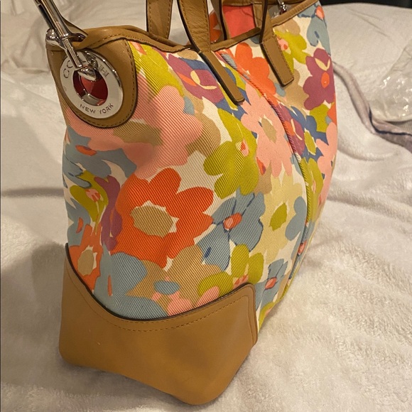 COACH HADLEY FLORAL PRINT DUFFLE - Picture 8 of 14